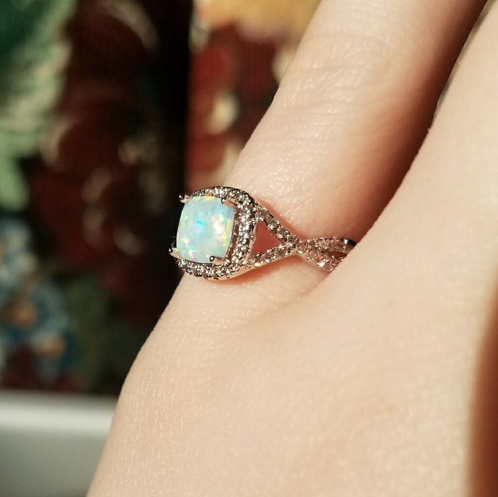 New 18K White Gold over 925 Silver Ring: Size 6